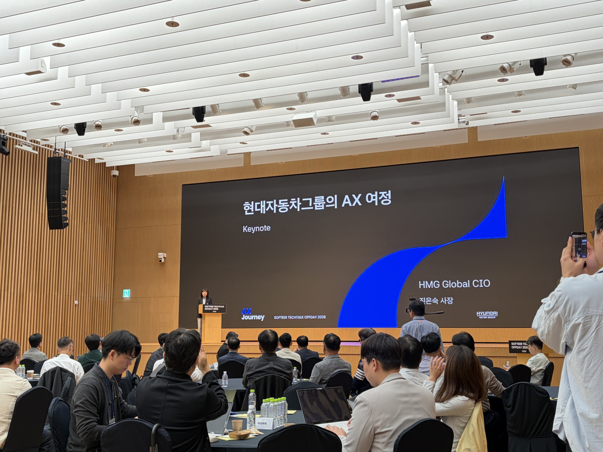 ▲진은숙 현대차·기아 ICT담당 사장은 21일 서울 양재동 본사에서 ‘소프티어 테크톡 오프데이 2026’ 강연을 진행하고 있다. 김주리 기자 @juri