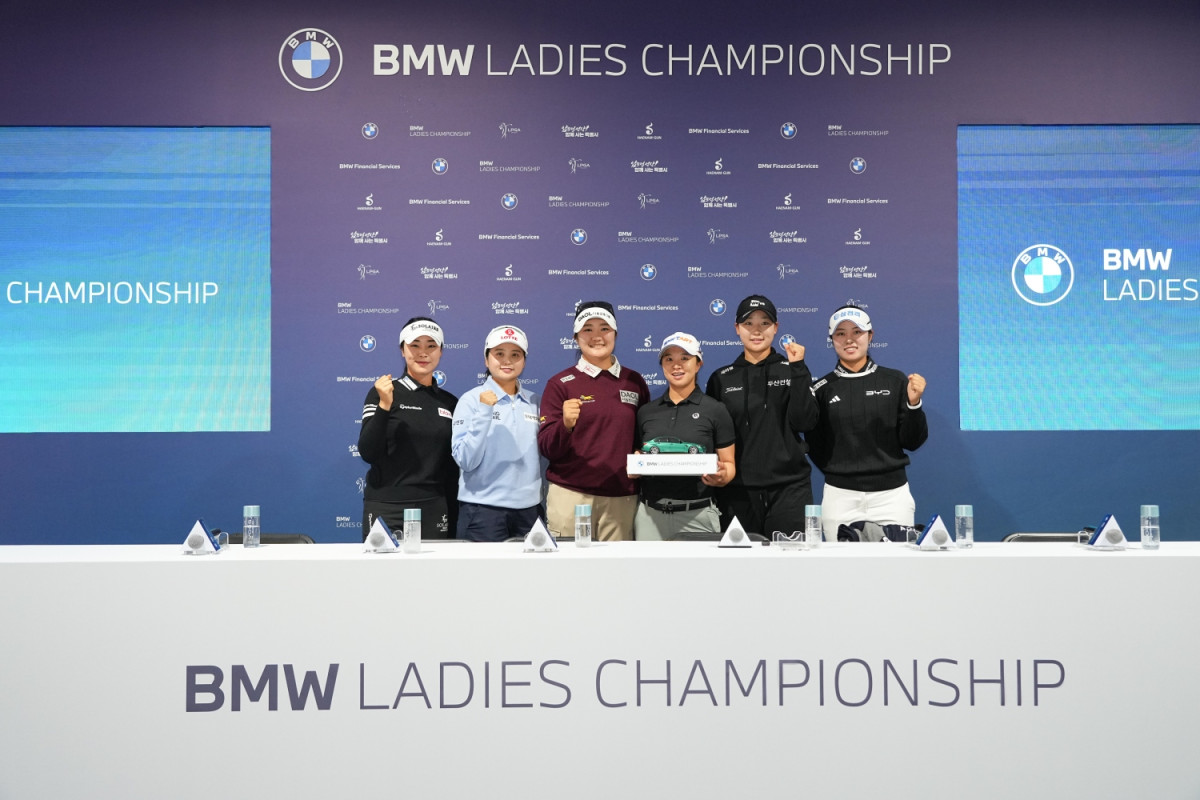 ▲BMW 레이디스 챔피언십 미디어 컨퍼런스에 참석한 선수들이 대회 개최를 하루 앞두고 공식 인터뷰 행사를 진행하고 있다. (왼쪽부터) 윤이나, 최혜진, 유해란, 김세영, 김민솔, 서교림.