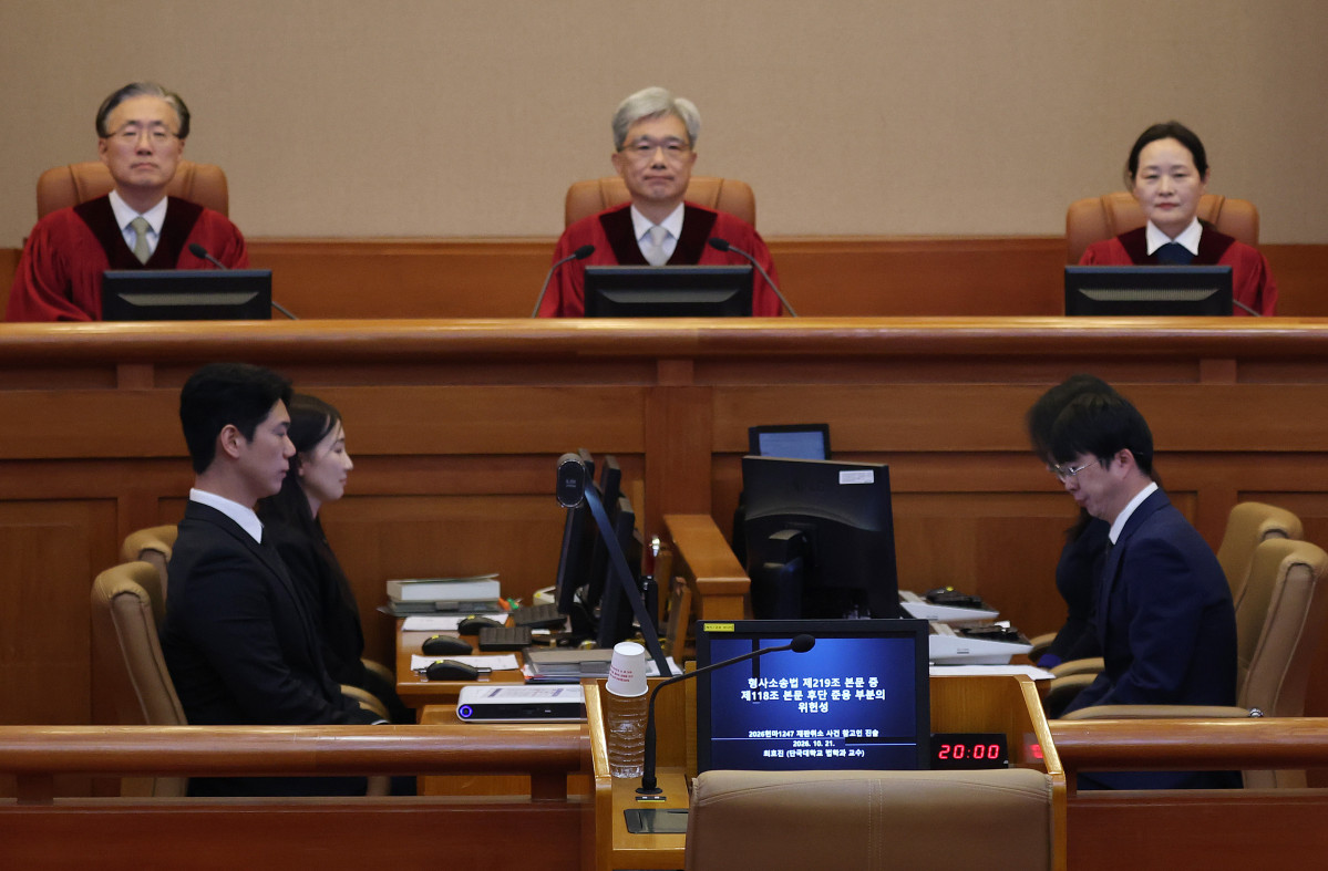 ▲21일 서울 종로구 헌법재판소 심판정에서 '압수수색 영장사본 미교부' 재판소원 변론이 열리고 있다. (연합뉴스)