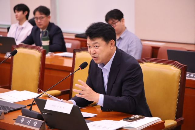 ▲복기왕 더불어민주당 의원이 국회 국토교통위원회 국정감사에서 질의하고 있다. (사진제공=복기왕 더불어민주당 의원실)