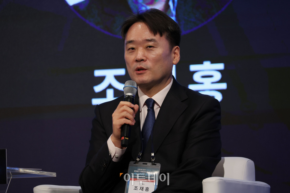 ▲22일 서울 여의도 중소기업중앙회에서 열린 ‘2027 테크 퀘스트(TECH QUEST)-AI LIVE 2027’에서 조재홍 딥엑스 상무가 ‘엔비디아 패권을 넘어: K-AI 반도체와 AX 생태계 전략’을 주제로 K-AI 풀스택(Full-Stack) 생태계 좌담회를 하고 있다. 고이란 기자 photoeran@
