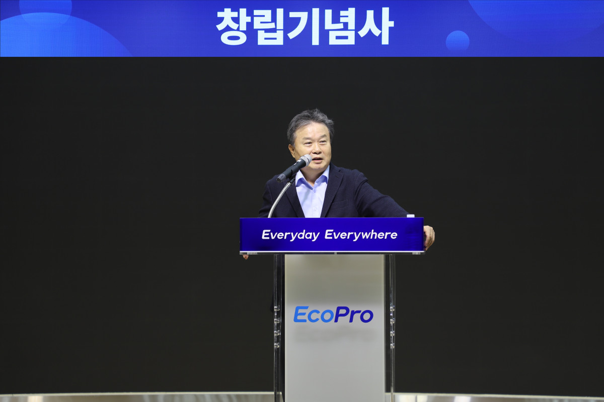 ▲이동채 에코프로 창업주가 창립 28주년 기념식에서 기념사를 하고 있다. (사진제공=에코프로)