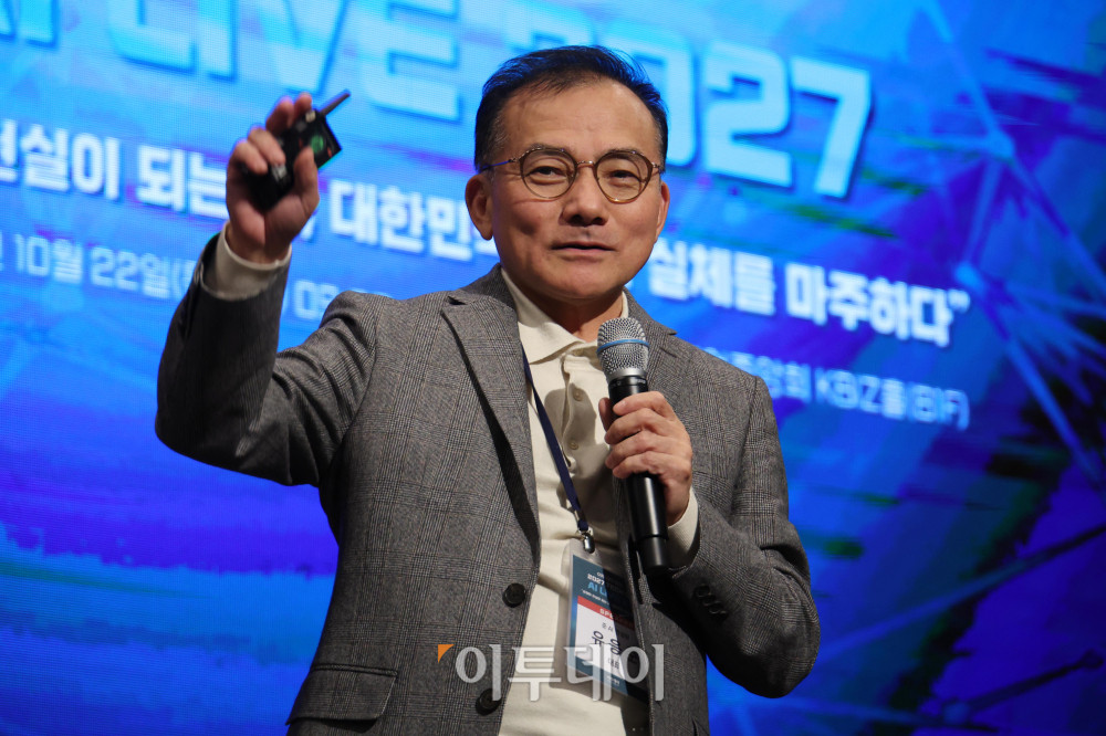 ▲유응준 준AI컨설팅 대표(전 엔비디아코리아 대표)가 22일 서울 여의도 중소기업중앙회에서 열린 ‘2027 테크 퀘스트(TECH QUEST)-AI LIVE 2027’에서 글로벌 이노베이터 강연을 하고 있다. 고이란 기자 photoeran@