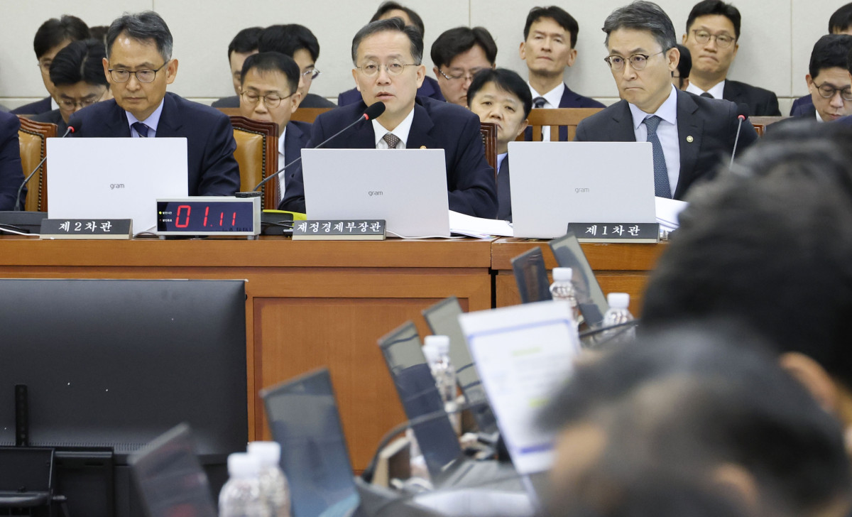 ▲이형일 부총리 겸 재정경제부 장관이 22일 국회 재정경제기획위원회에서 열린 2026년도 종합 국정감사에 출석해 질의에 답하고 있다. (연합뉴스)
