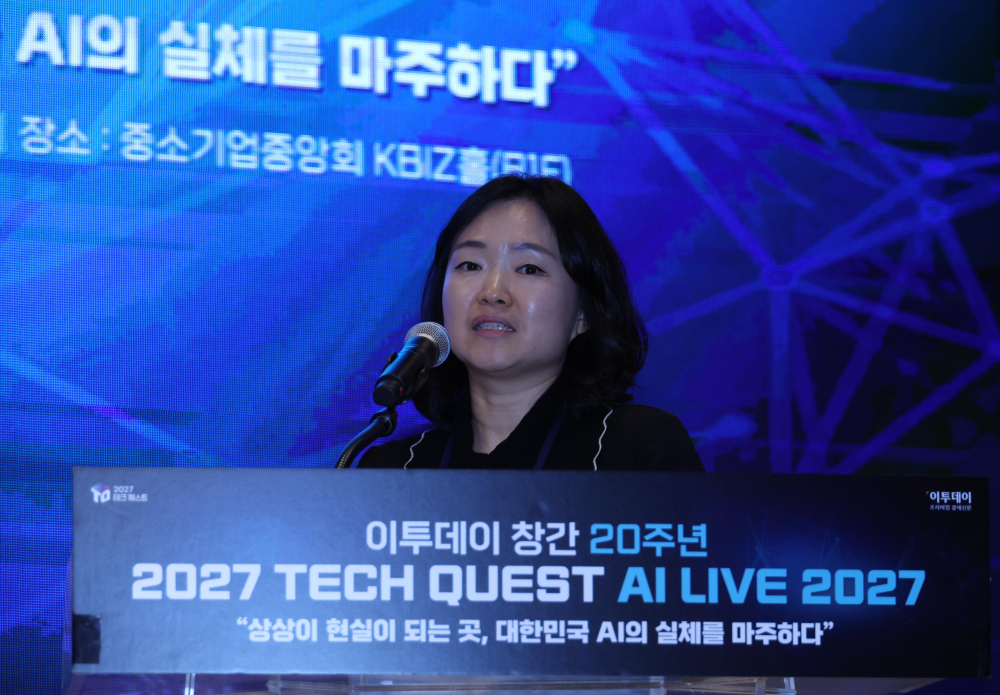 ▲정은진 SK하이닉스 디지털 트윈 팀장이 22일 서울 여의도 중소기업중앙회에서 열린 ‘2027 테크 퀘스트(TECH QUEST)-AI LIVE 2027’에서 글로벌 이노베이터 강연을 하고 있다. 고이란 기자 photoeran@