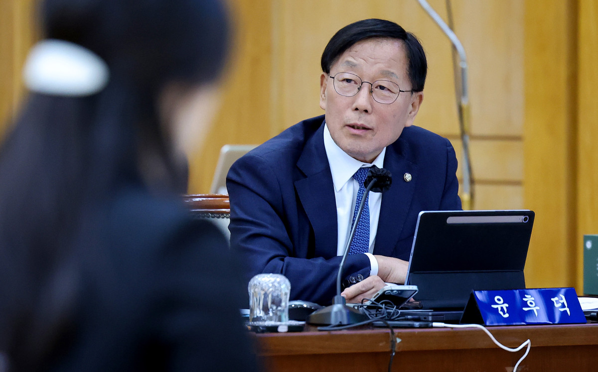 ▲윤후덕 더불어민주당 의원이 16일 대구 중구 한국은행 대구경북본부에서 열린 국회 재정경제기획위원회의 동북·동남지방데이터청, 부산·대구지방국세청, 부산·대구본부세관, 한국은행 부산·경남·울산·대구경북·포항본부에 대한 국정감사에서 질의하고 있다. 2026.10.16. (사진=뉴시스)
