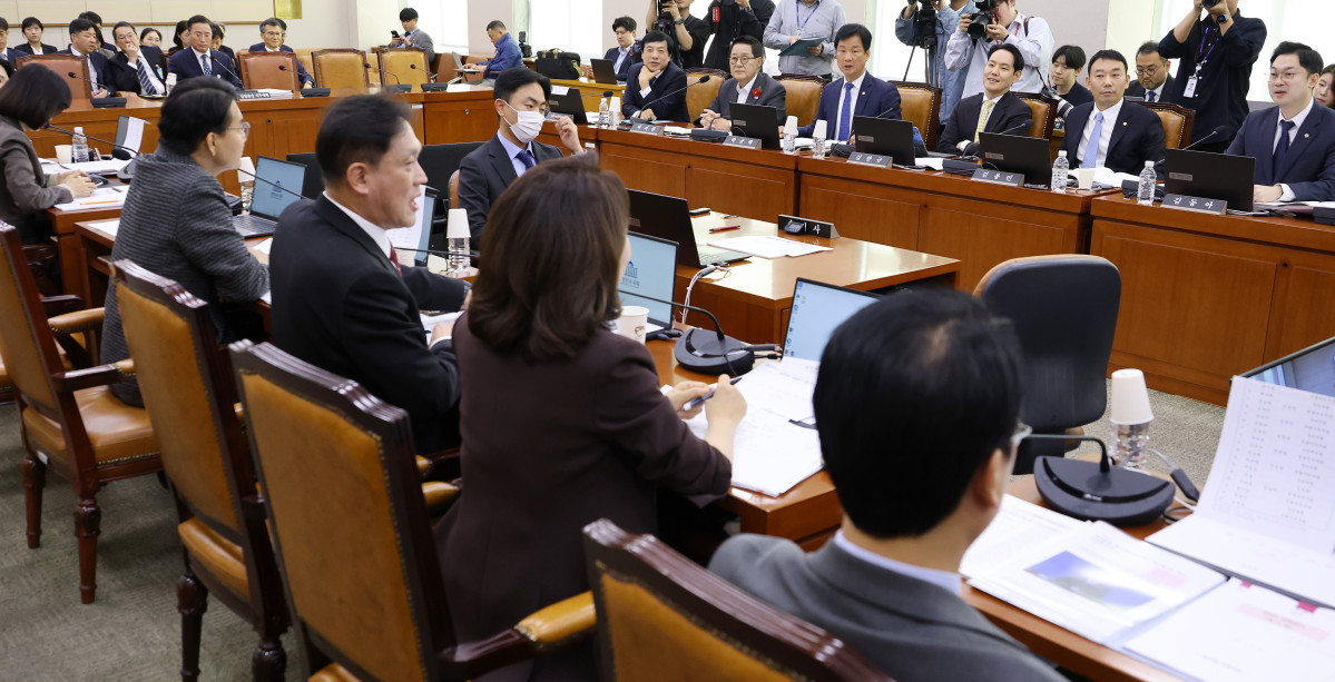 ▲22일 국회 법제사법위원회에서 열린 공소청(구 대검찰청)에 대한 국정감사에서 여야 위원들이 언쟁을 벌이고 있다. 사진=연합뉴스