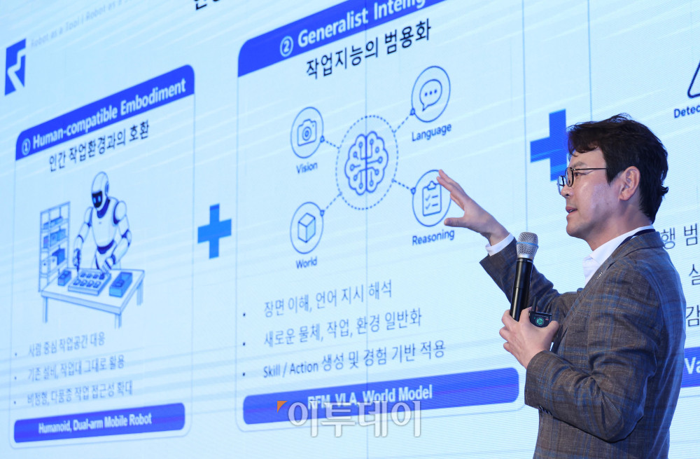▲박종훈 뉴로메카 대표이사가 22일 서울 여의도 중소기업중앙회에서 열린 ‘2027 테크 퀘스트(TECH QUEST)-AI LIVE 2027’에서 글로벌 이노베이터 강연을 하고 있다. 고이란 기자 photoeran@