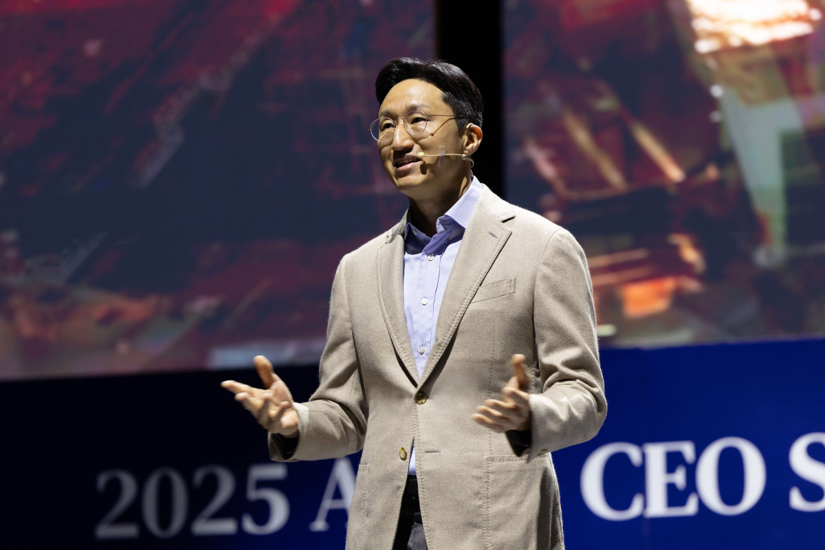 ▲지난해 'APEC CEO 서밋 퓨처 테크 포럼'에서 기조연설을 하고 있는 정기선 HD현대 회장. (사진제공=HD현대)