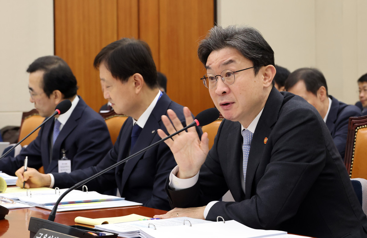 ▲이억원 금융위원장이 22일 국회에서 열린 정무위원회 국정감사에서 위원 질문에 답하고 있다. (연합뉴스)