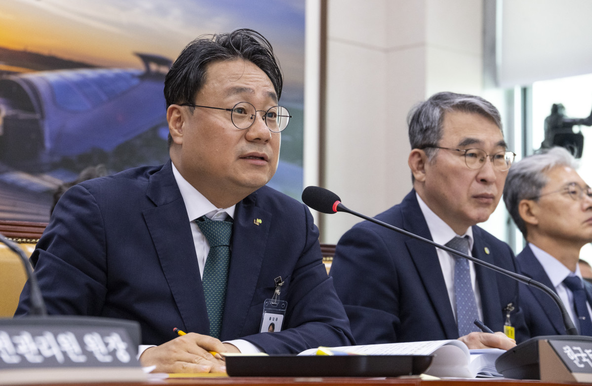 ▲<YONHAP PHOTO-4334> 이성훈 사장, LH 부채 증가 관련 질의 답변 (서울=연합뉴스) 황광모 기자 = 이성훈 한국토지주택공사(LH) 사장이 12일 국회에서 열린 국토교통위원회 국정감사에 출석해 LH의 부채 증가와 관련한 의원 질의에 답하고 있다. 2026.10.12 hkmpooh@yna.co.kr/2026-10-12 13:22:13/<저작권자 ⓒ 1980-2026 ㈜연합뉴스. 무단 전재 재배포 금지, AI 학습 및 활용 금지>