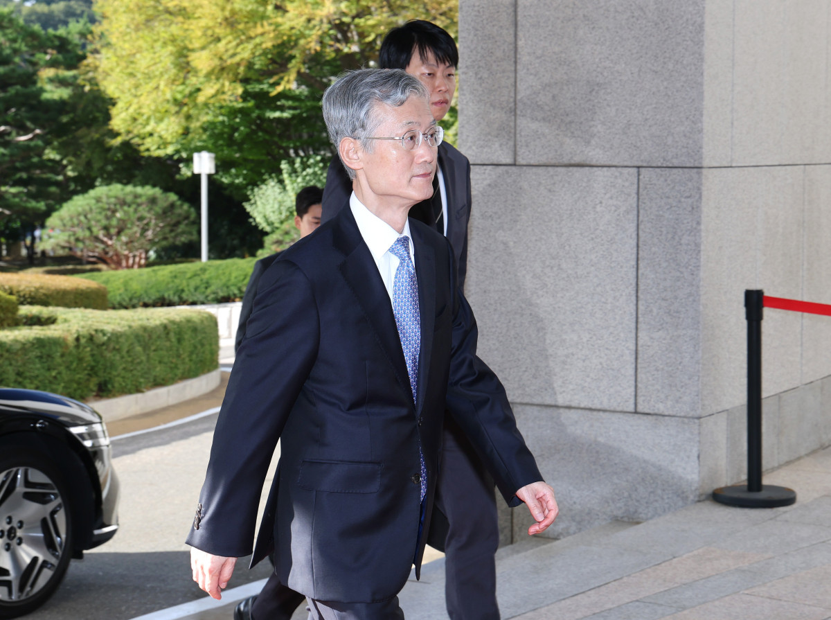 ▲조희대 대법원장이 23일 서울 서초구 대법원으로 출근하고 있다. 사진=연합뉴스
