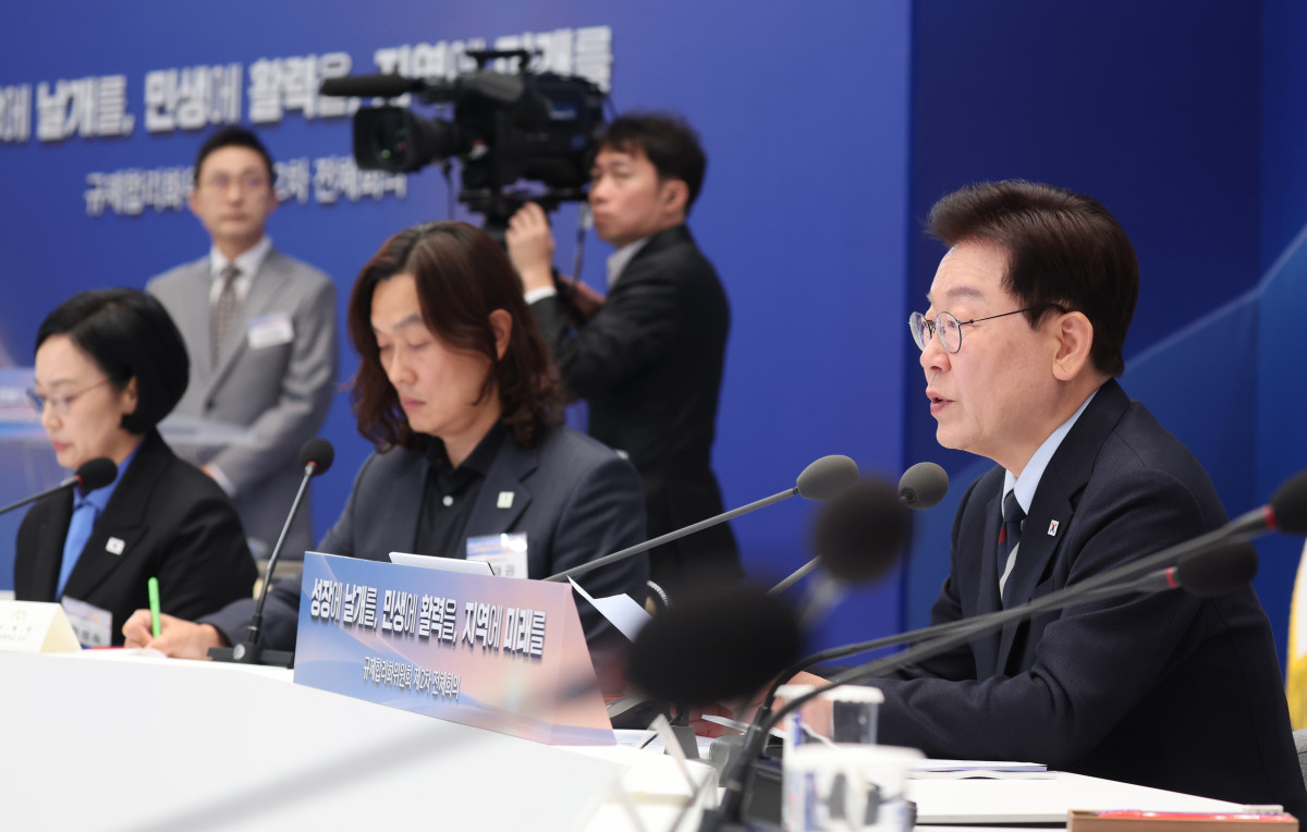 ▲이재명 대통령이 23일 청와대에서 열린 규제합리화위원회 2차 전체회의에서 발언하고 있다. 사진=연합뉴스