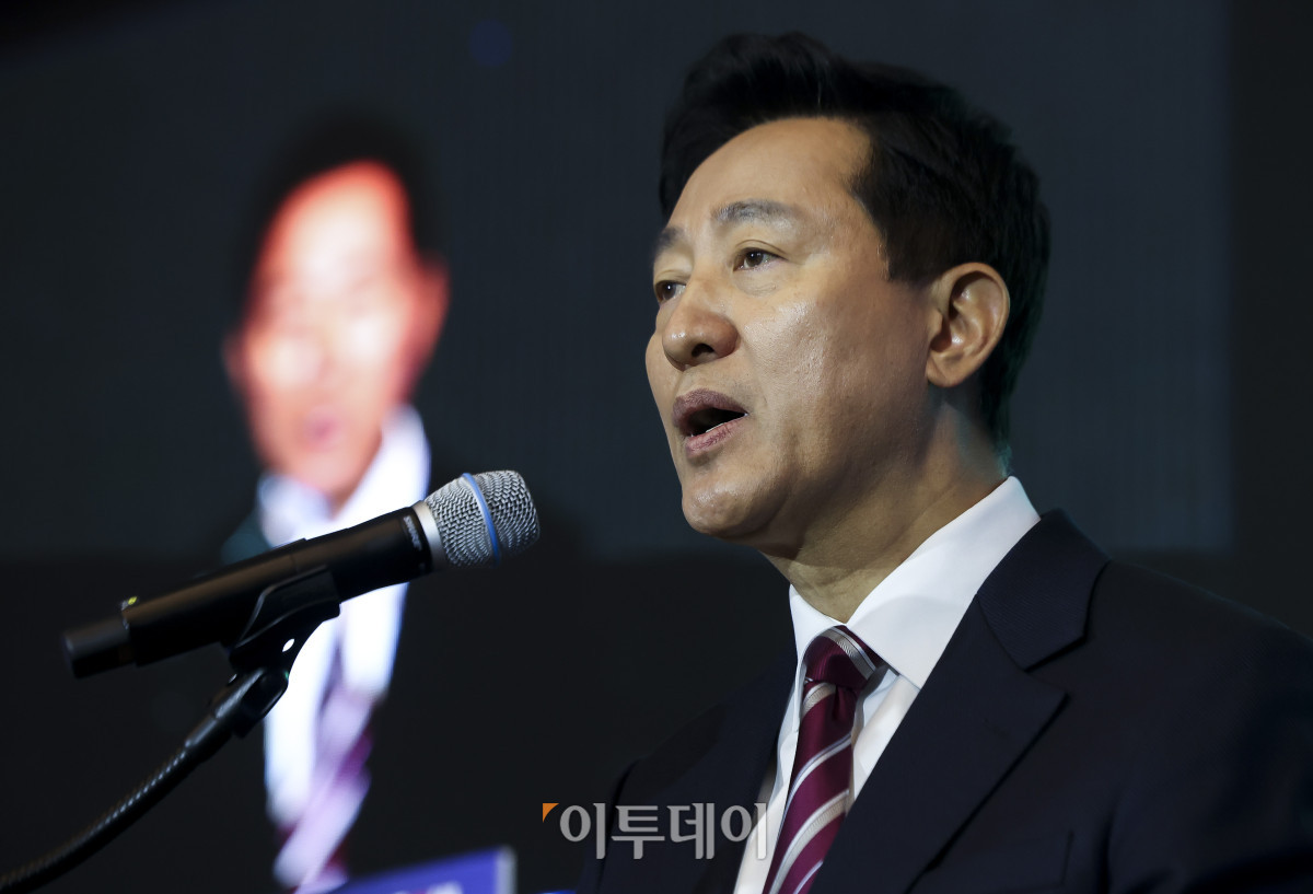 ▲오세훈 서울시장이 26일 서울 여의도 콘래드 서울 호텔에서 열린 '서울 핀테크 위크 2026'에서 개회사를 하고 있다. 이번 행사는 서울시와 금융감독원, 신한금융그룹 등이 공동 주최하며, 'AX 기반 디지털금융 전환 : 나를 아는 금융'을 주제로 금융 AI 에이전트와 데이터 기반 맞춤형 금융서비스 등 최신 기술이 금융산업과 시민의 일상을 어떻게 변화시키는지 논의한다. 고성준 기자 joonko1@