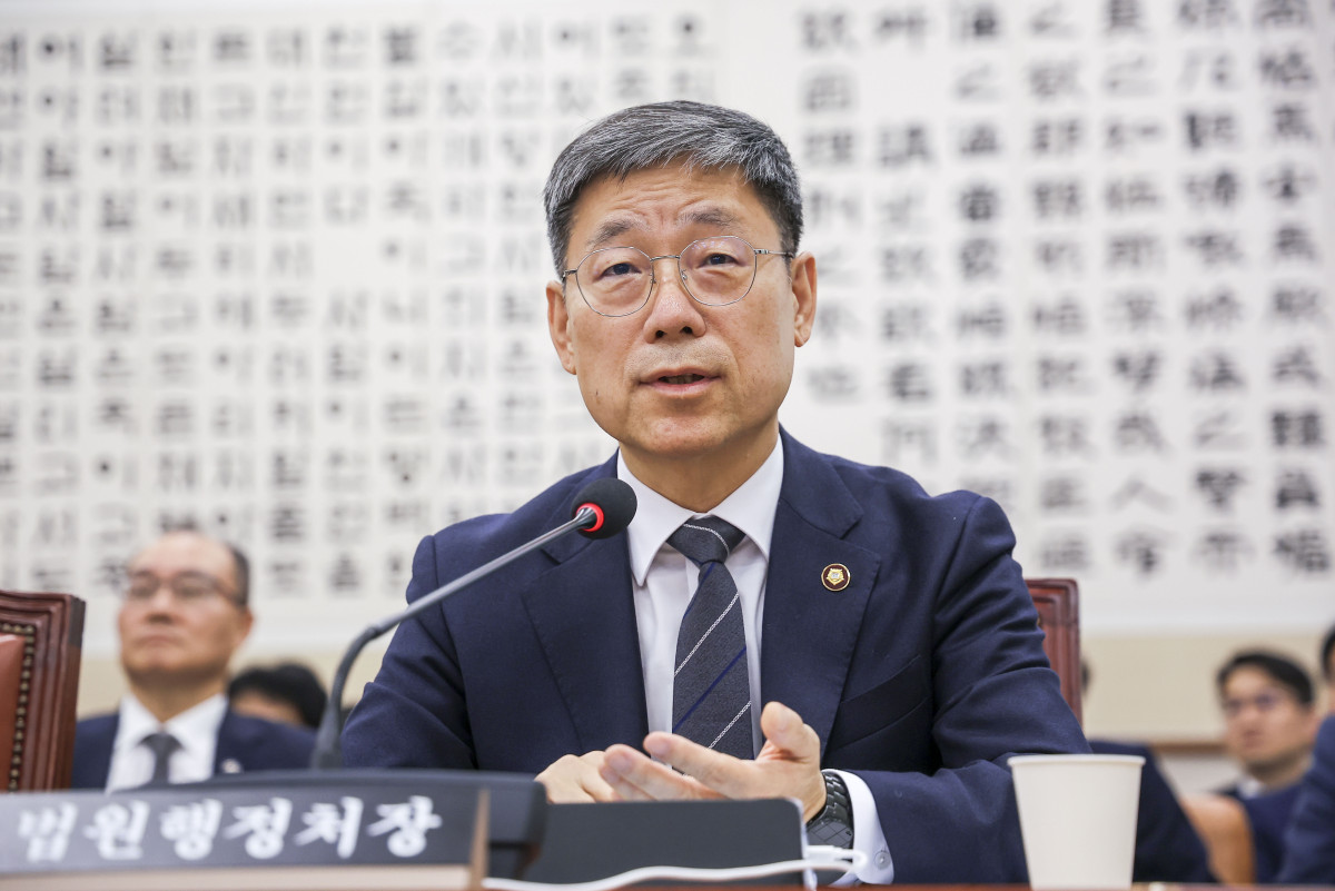 ▲노경필 법원행정처장이 6일 서울 여의도 국회에서 열린 국회 법제사법위원회의 대법원 등 국정감사에서 질문에 답변하고 있다. (뉴시스)