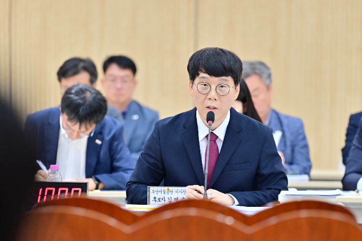 ▲김명수 후보가 인사청문회에서 답변을 하고 있다 (사진제공=부산시의회)