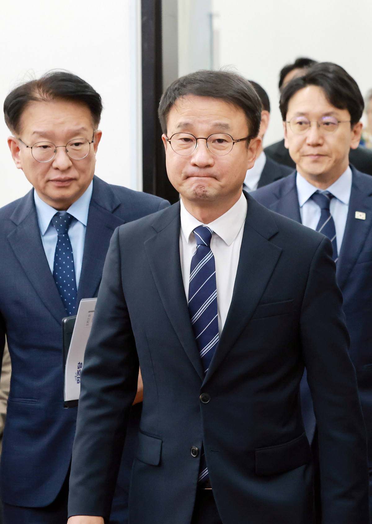 ▲더불어민주당 한병도 원내대표 등 원내지도부가 27일 국회에서 열린 국정감사대책회의에 참석하고 있다. 2026.10.27 (사진=연합뉴스)