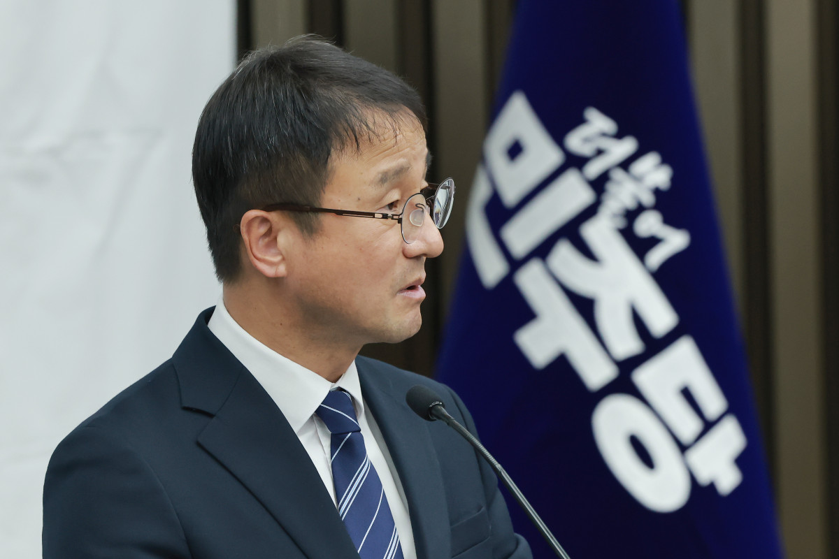 ▲한병도 더불어민주당 원내대표가 27일 국회에서 조희대 대법원장에 대한 국정조사 추진 등을 논의하기 위해 열린 의원총회에 참석해 발언하고 있다. (사진제공=연합뉴스)
