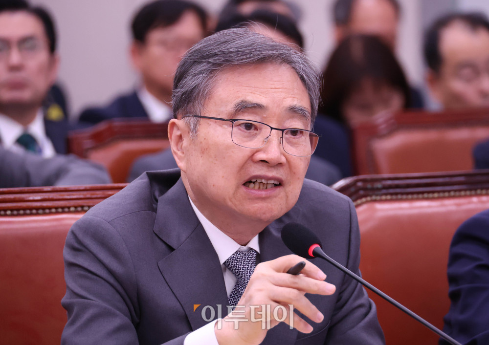 ▲조현 외교부 장관이 27일 서울 여의도 국회 외교통일위원회에서 열린 종합감사에서 의원 질의에 답하고 있다. 고이란 기자 photoeran@
