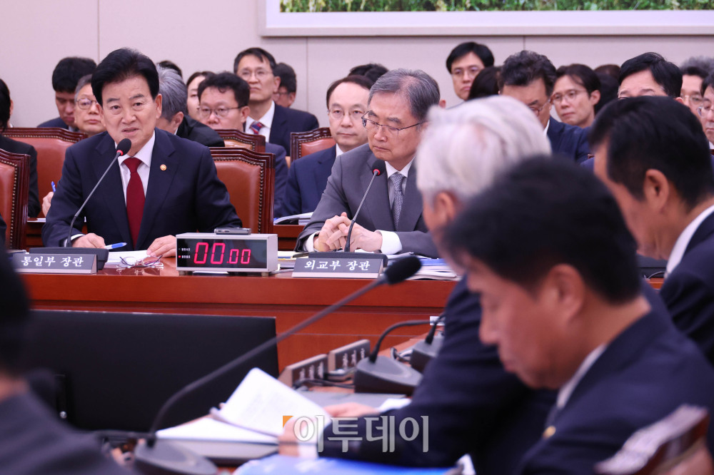 ▲정동영 통일부 장관이 27일 서울 여의도 국회 외교통일위원회에서 열린 종합감사에서 의원 질의에 답하고 있다. 고이란 기자 photoeran@