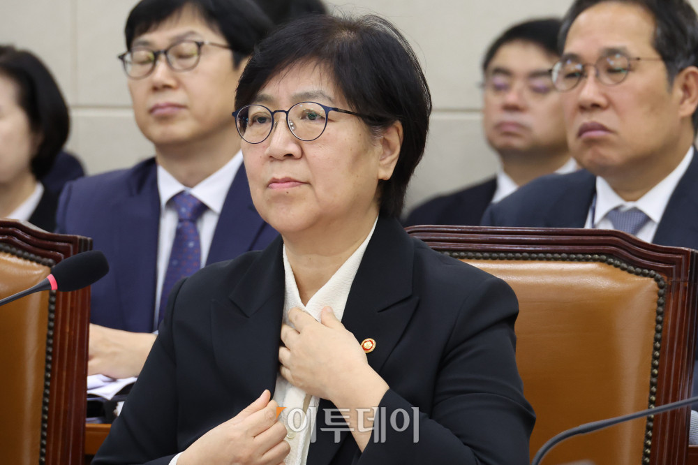 ▲정은경 보건복지부 장관이 27일 서울 여의도 국회 보건복지위원회에서 열린 종합감사에 참석하고 있다. 고이란 기자 photoeran@