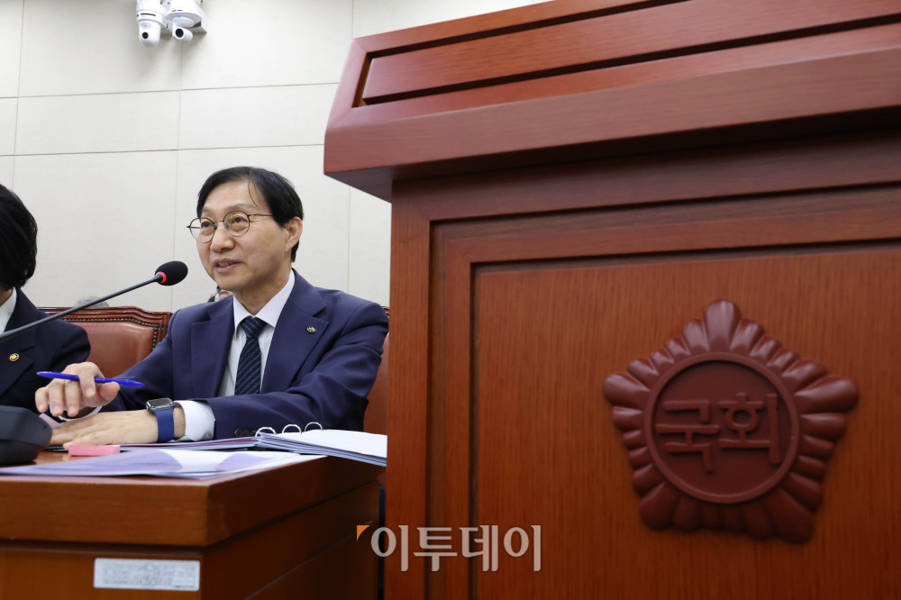 ▲김성주 국민연금공단 이사장이 27일 서울 여의도 국회 보건복지위원회에서 열린 종합감사에서 의원 질의에 답하고 있다. 고이란 기자 photoeran@