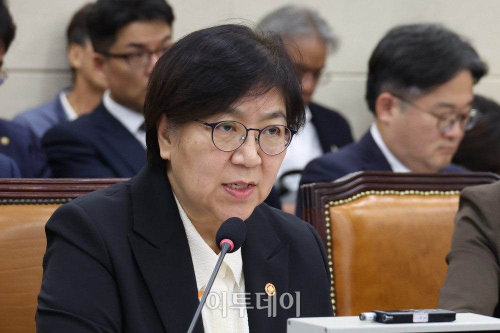 ▲정은경 보건복지부 장관이 27일 서울 여의도 국회 보건복지위원회에서 열린 종합감사에서 의원 질의에 답하고 있다. 고이란 기자 photoeran@