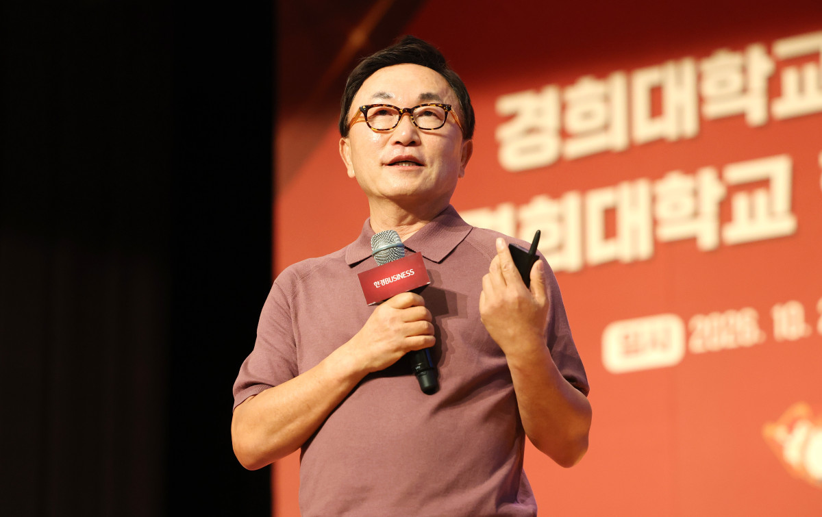 ▲박현주 미래에셋그룹 회장이 27일 서울 동대문구 경희대학교 서울캠퍼스에서 '글로벌 자본시장, 다음 세대의 도약 그리고 한국경제의 새로운 길'이란 주제로 강연하고 있다. (사진= 연합뉴스)