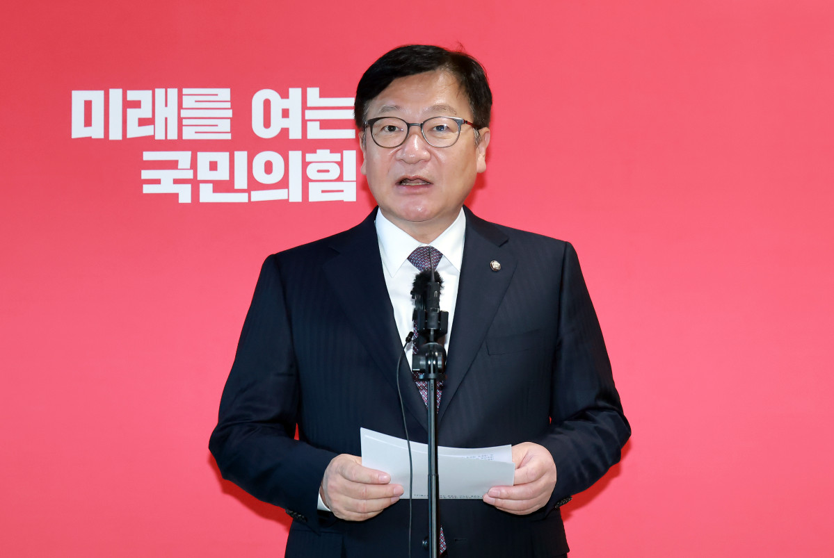 ▲국민의힘 정점식 원내대표가 27일 국회에서 더불어민주당이 이날 의원총회를 통해 조희대 대법원장에 대해 제기된 각종 의혹들의 진상을 규명할 국정조사를 실시하기로 결정한 것과 관련해 입장을 밝히고 있다. (연합뉴스)