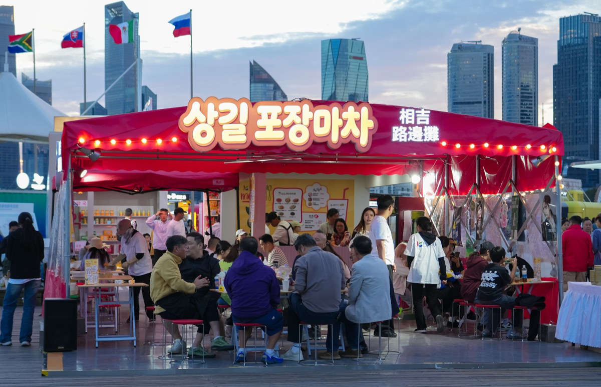 ▲이달 1일부터 4일까지 중국 ‘칭다오 올림픽 요트센터’에 마련된 ‘K-골목길’ 홍보관 전경 (사진제공=한국농수산식품유통공사)