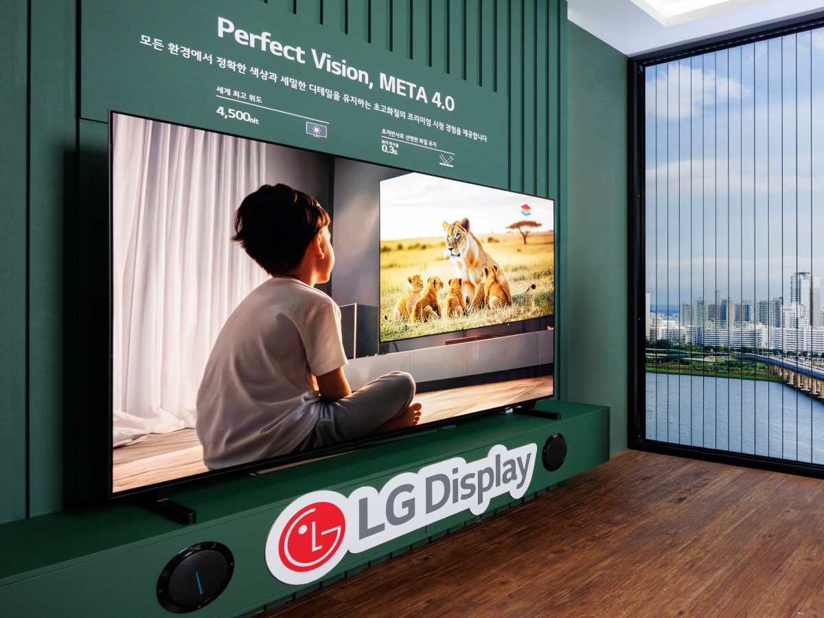 ▲LG디스플레이 83인치 OLED TV 패널 (사진=LG디스플레이)