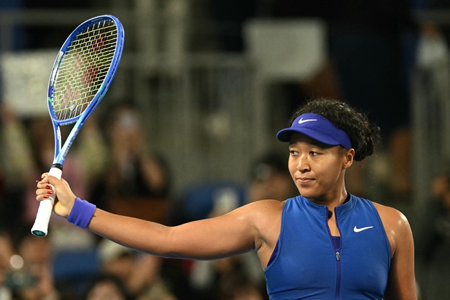 ▲27일(현지시간) 일본 도쿄 아리아케 콜로세움에서 열린 WTA 판 파시픽 오픈 테니스 대회에서 일본의 오사카 나오미가 이탈리아의 자스민 파올리니를 꺾은 뒤 기뻐하고 있다. (AP/연합뉴스)