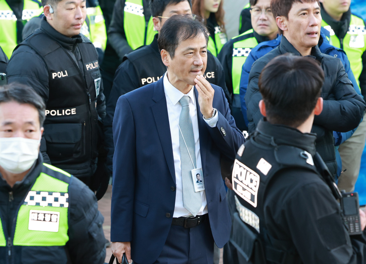 ▲이태한 선관위 특검이 28일 오전 서울 송파구 올림픽공원 핸드볼경기장에서 진행되는 선관위 특검 현장 검증에 참석하고 있다.선관위 특검은 이날 올림픽공원 핸드볼경기장에 보관 중인 송파구 투표지 약 247만 장과 현장 CCTV를 포함한 물품에 대하여 임의검증을 실시한다. (뉴시스)