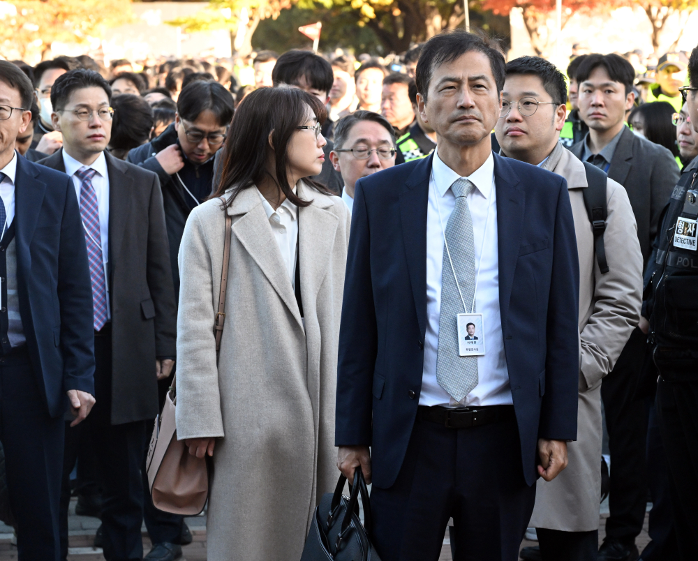 ▲이태한 선거관리위원회 특별검사가 28일 6.3 지방선거 투표용지 공개 검증을 위해 서울 올림픽공원 핸드볼경기장에 들어가고 있다. <2026.10.28 사진공동취재단> (이투데이DB)