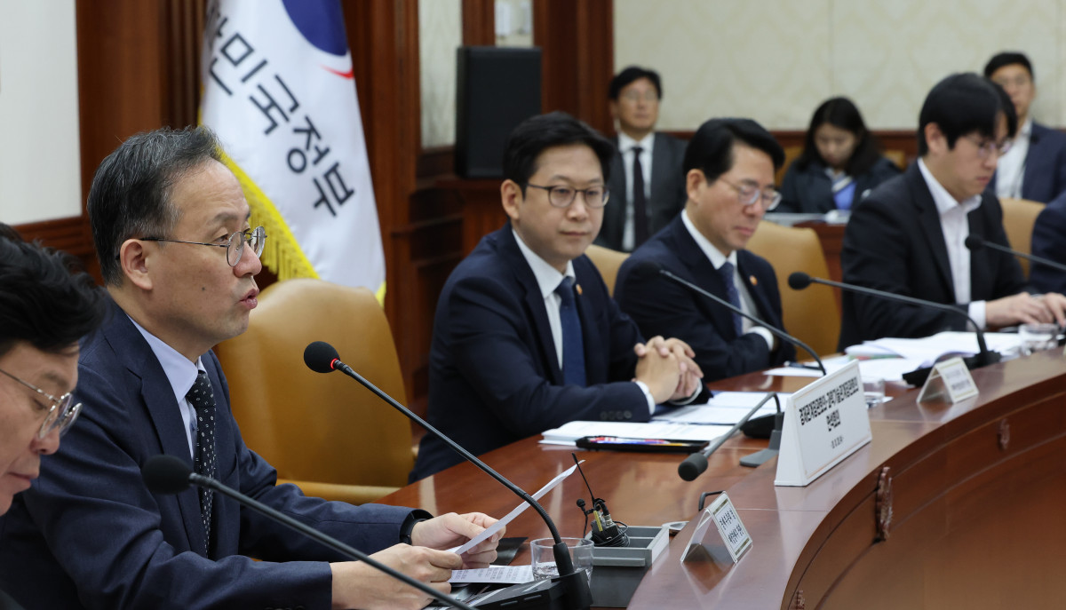 ▲28일 서울 종로구 정부서울청사에서 열린 경제관계장관회의-과학기술관계장관회의 연석회의에서 이형일 부총리 겸 재정경제부 장관이 발언하고 있다. 2026.10.28 (연합뉴스)