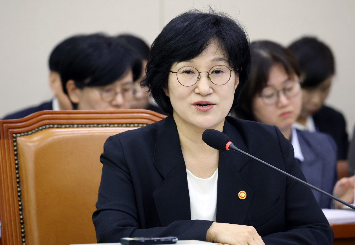 ▲원민경 성평등가족부 장관이 28일 국회 성평등가족위원회에서 열린 성평등가족부 등에 대한 국정감사에서 의원 질의에 답하고 있다. (연합뉴스)