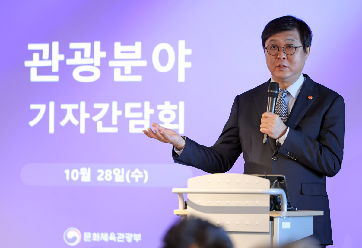 ▲최휘영 문화체육관광부 장관이 28일 서울 종로구 아트코리아랩에서 열린 '관광 분야 기자간담회'에서 올해 관광 분야 성과와 향후 정책 방향을 발표하고 있다. (연합뉴스)