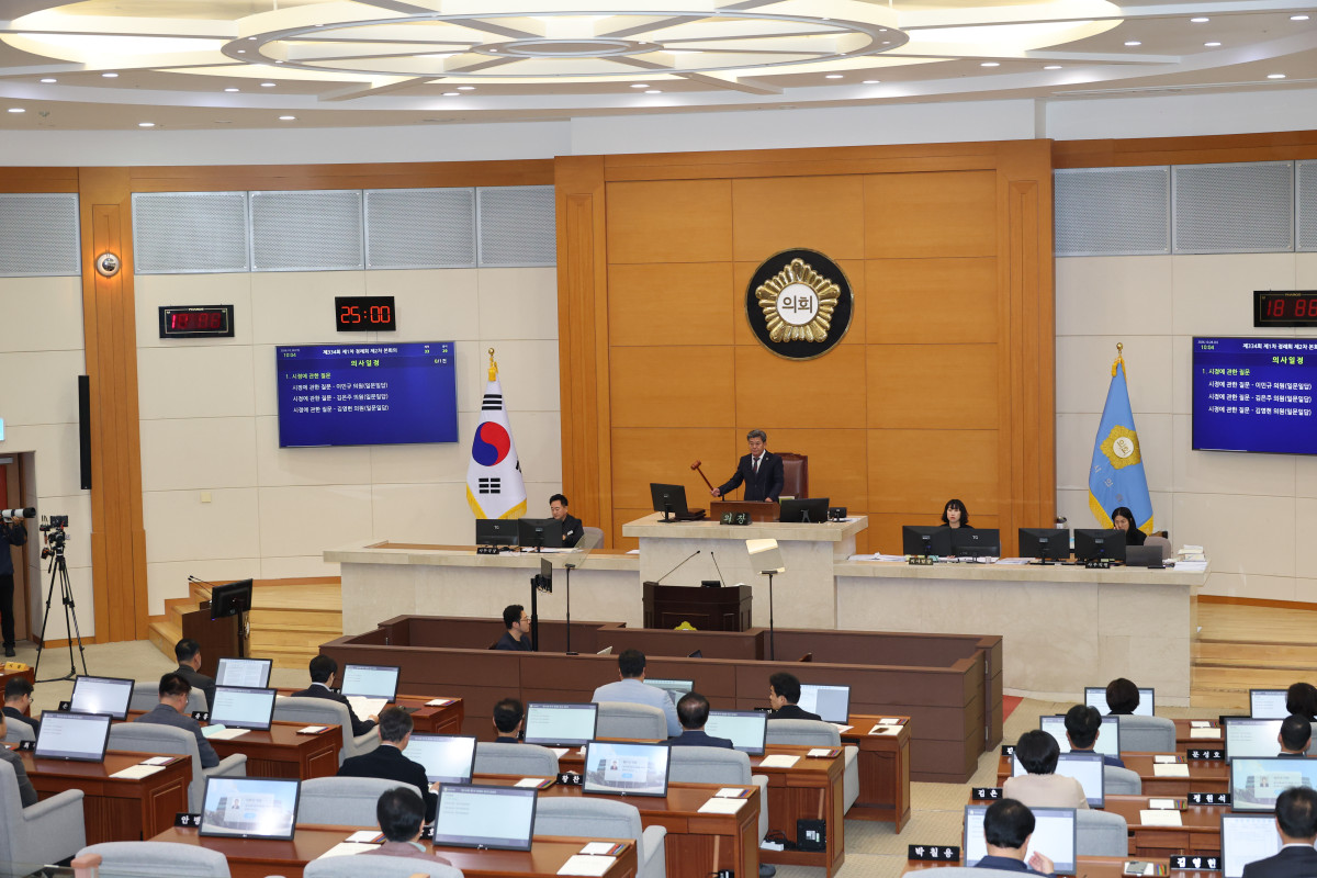 ▲포항시의회(의장 김철수)는 28일 오전 제334회 제1차 정례회 제2차 본회의를 열고 제10대 의회의 첫‘시정에 관한 질문’을 진행했다. (포항시의회)