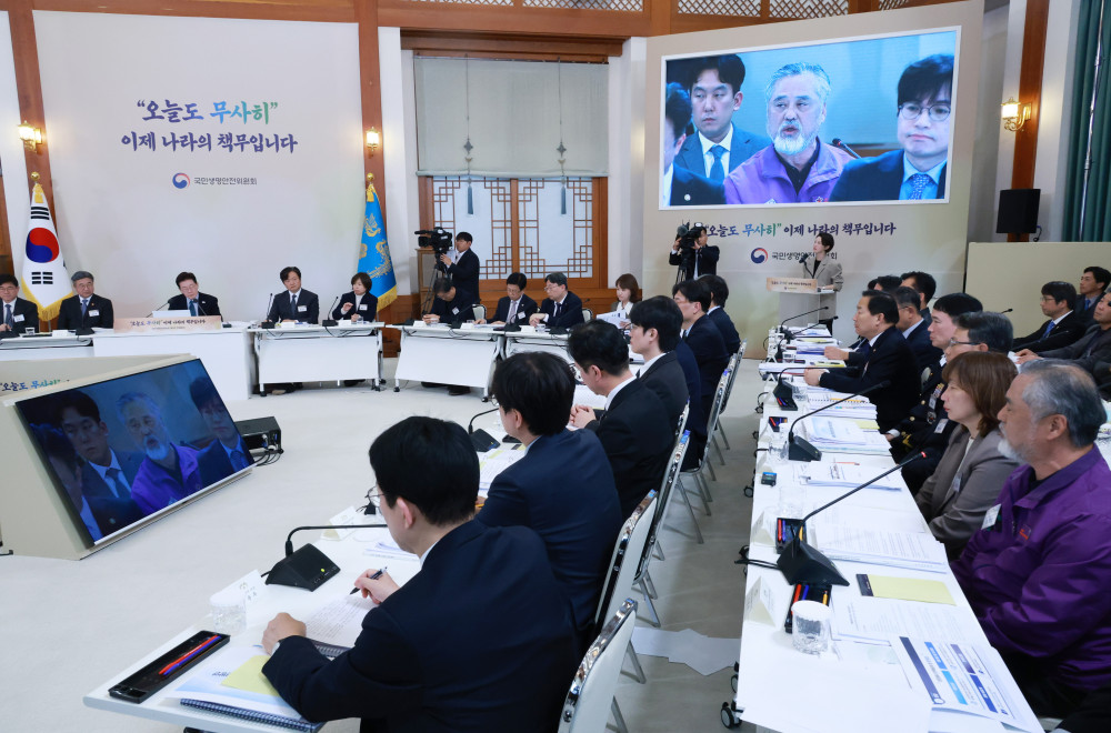 ▲이정민 10.29 이태원참사 유가족협의회 운영위원장이 28일 청와대에서 이재명 대통령 주재로 열린 국민생명안전위원회 제2차 전체회의에서 발표를 하고 있다. (연합뉴스)