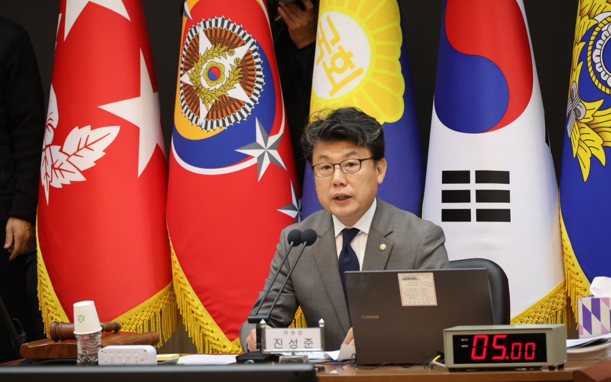 ▲진성준 국회 국방위원장이 19일 오전 충남 계룡시 계룡대에서 열린 국회 국방위원회의 육군본부 등에 대한 국정감사에서 발언하고 있다. (연합뉴스)