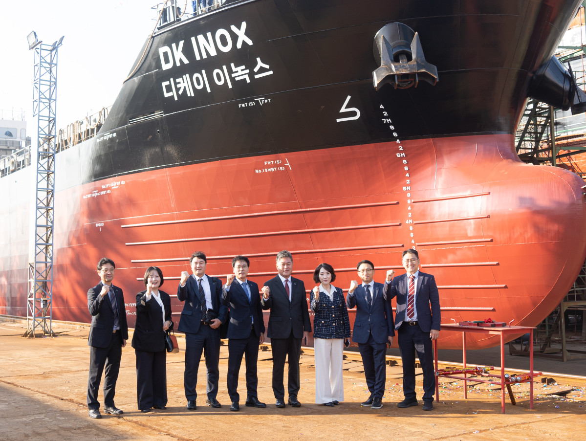 ▲DK INOX호 진수식 및 명명식 단체사진 (인터지스)