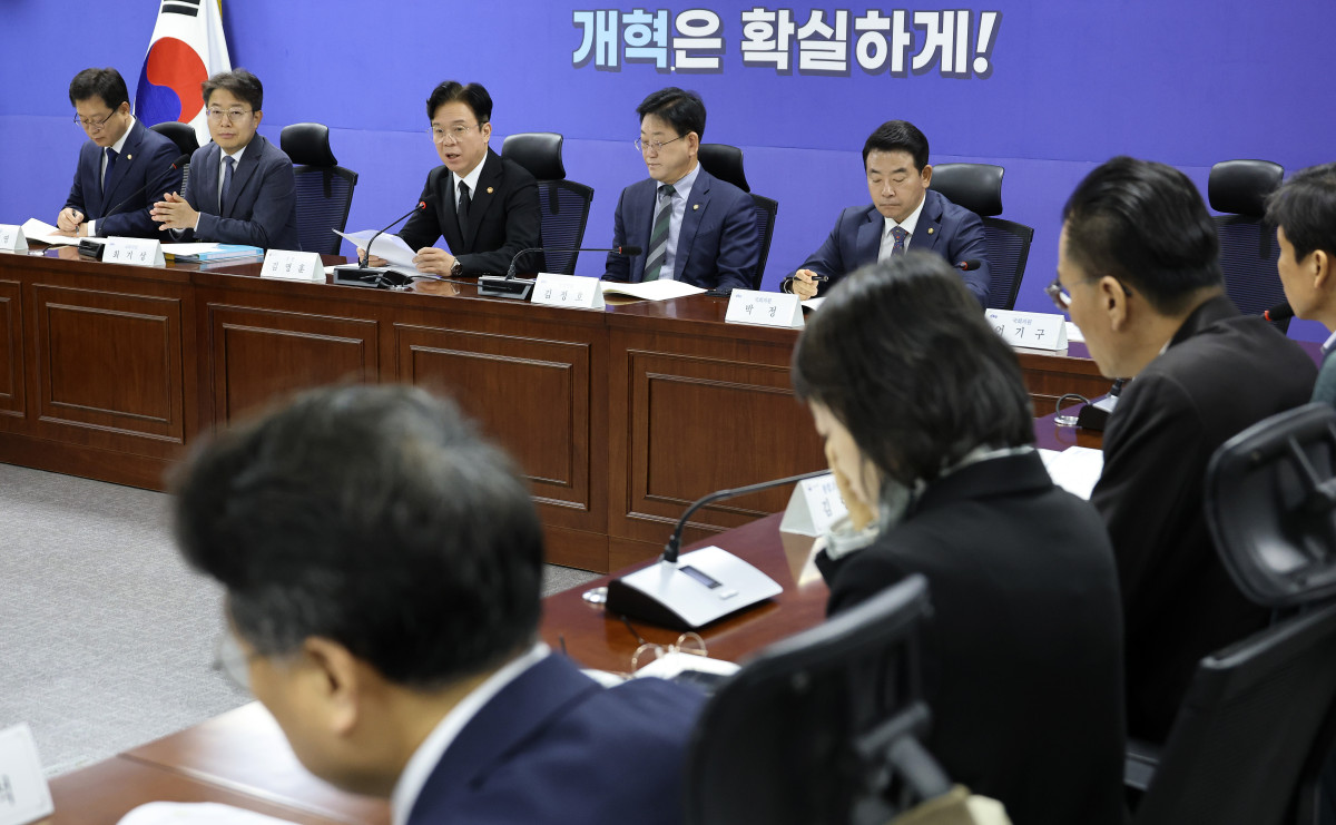 ▲김영훈 고용노동부 장관이 29일 국회 의원회관에서 열린 고용노동부와 국회 기후에너지환경노동위원회 간 당정협의에서 발언하고 있다. 2026.10.29 (사진=연합뉴스)