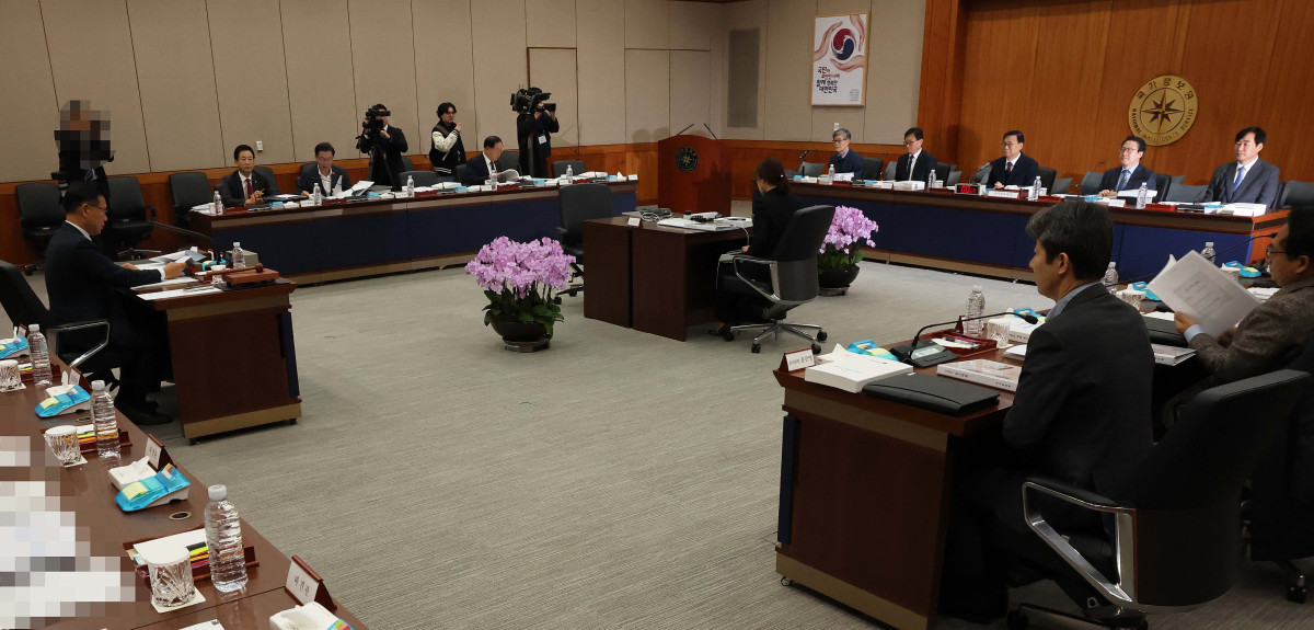 ▲이종석 국가정보원장이 29일 서울 국가정보원 청사에서 열린 국회 정보위원회 국가정보원에 대한 국정감사에 출석해 있다. 국회사진기자단