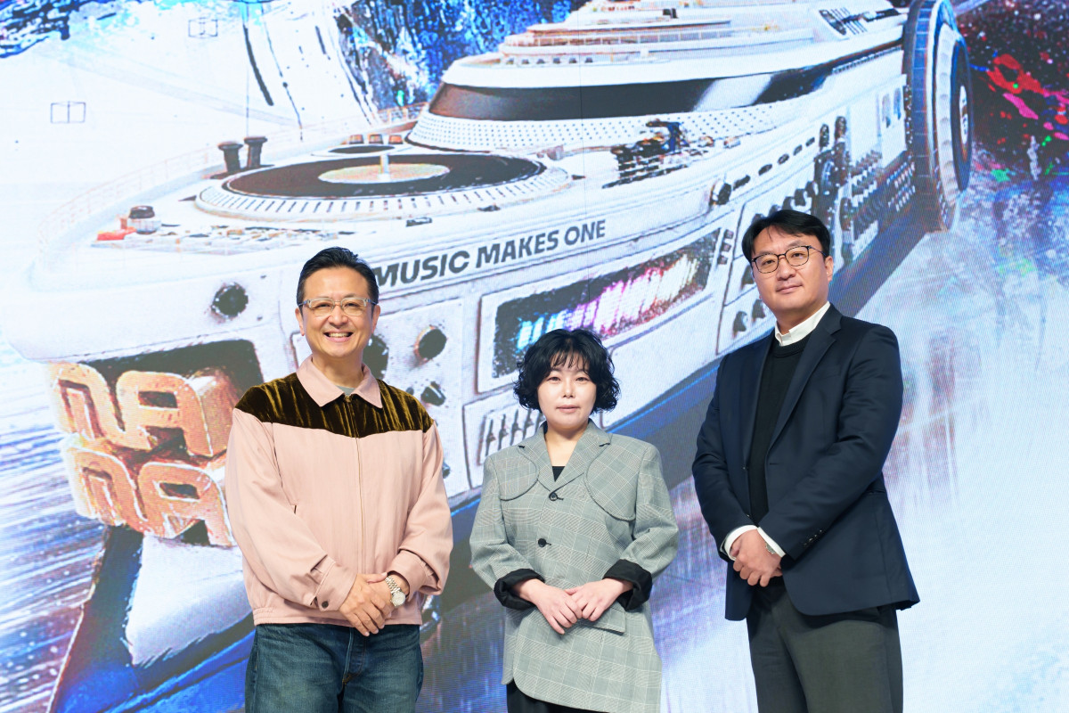 ▲신형관(왼쪽부터) CJ ENM 음악콘텐츠사업본부장, 윤신혜 Mnet 사업부장, 박찬욱 컨벤션사업부장. (사진제공=CJ ENM)