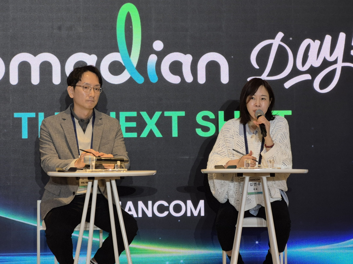 ▲김연수 한컴 대표가 29일 한컴 사옥에서 진행된 기자간담회에서 기자의 질문에 답하고 있다. 오른쪽은 정지환 한컴 최고기술책임자(CTO). 김연진 기자 yeonjin@