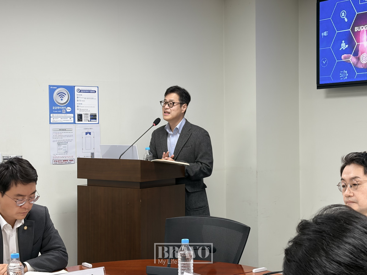 ▲29일 국회의원회관에서 열린 '2027년도 보건복지 예산안 분석 토론회'에서 이주하 동국대학교 행정학과 교수가 발표를 하고 있다.(박지수 기자 jsp@)