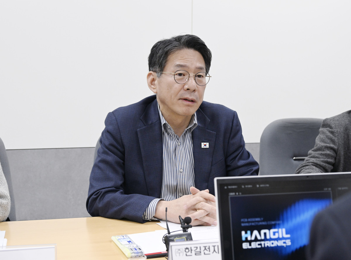 ▲조용범 기획예산처 차관이 27일 부산 금정구 한길전자에서 열린 '스마트공장 보급·확산 재정집행 점검회의'에서 발언하고 있다. (기획예산처)