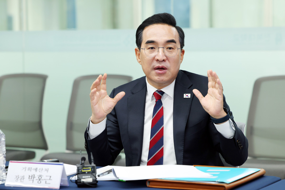▲박홍근 기획예산처 장관이 28일 전북 전주시 덕진구 전북대학교 피지컬 AI 실증랩에서 열린 피지컬 AI 현장 간담회에서 발언하고 있다. (기획예산처)