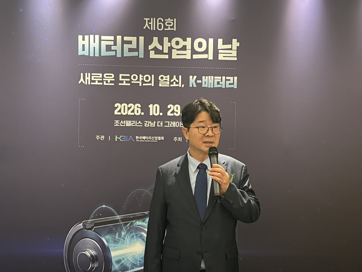▲29일 서울 강남구 조선팰리스 호텔에서 열린 '제6회 배터리 산업의 날' 기념식에서 열린 기자회견에서 엄기천 한국배터리산업협회장이 발언하고 있다. 김해욱 기자 haewookk@