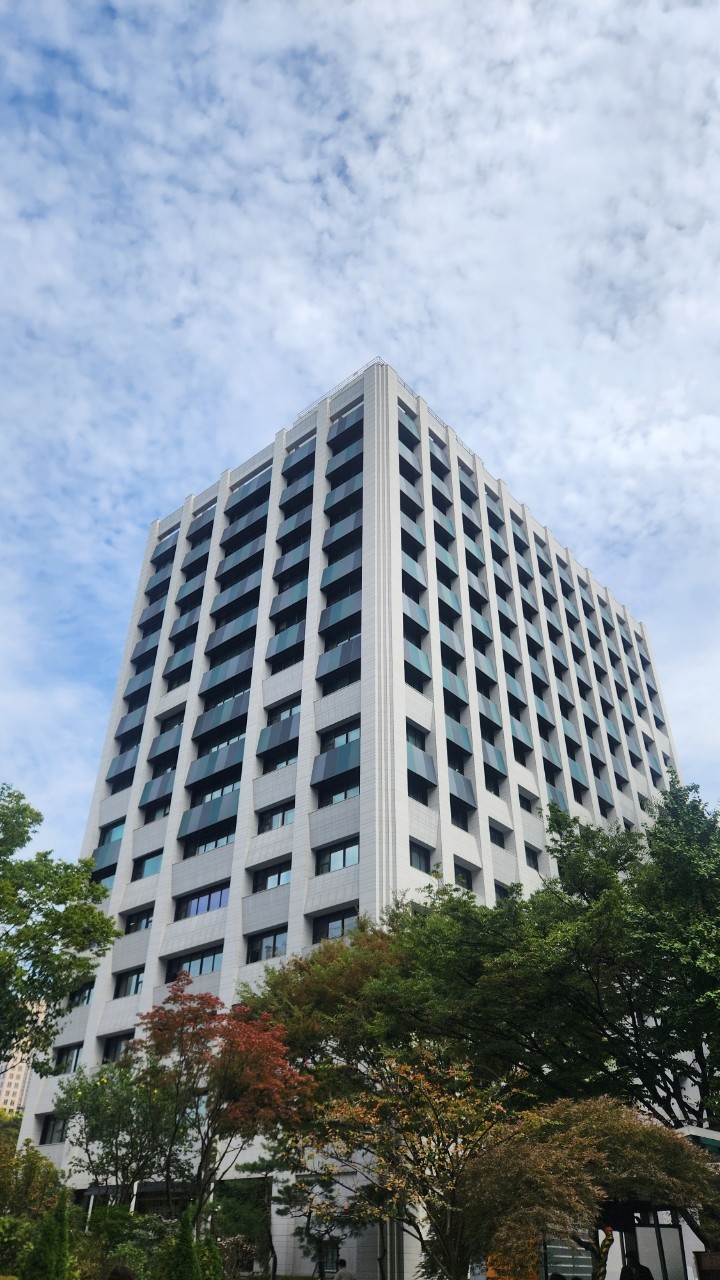▲공공건축물 일체형 태양광(BIPV) 사례(서소문청사) (사진제공=서울시)